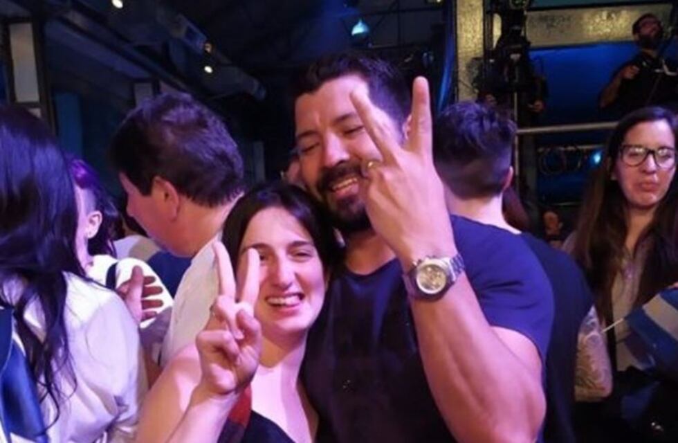 Doble festejo: en el búnker de Alberto Fernández un joven le propuso casamiento a su novia y ella dijo que sí