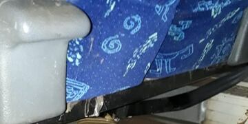 El paquete fue encontrado debajo de un asiento\u002E