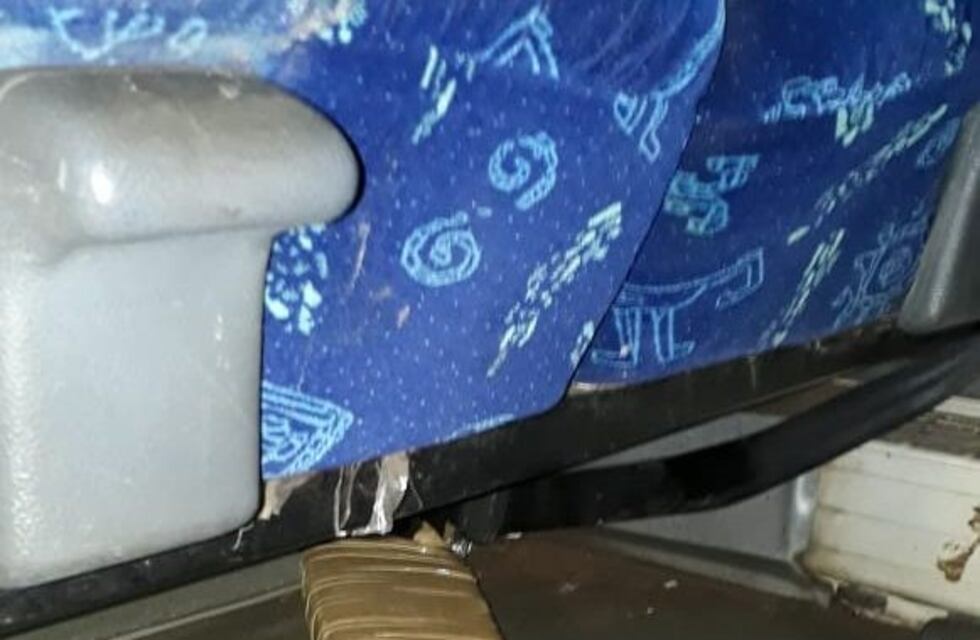 Se le cayó un paquete de marihuana en el colectivo y terminó preso