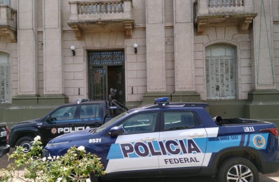 Juego clandestino: detuvieron a 5 policías y realizaron un operativo en la Jefatura