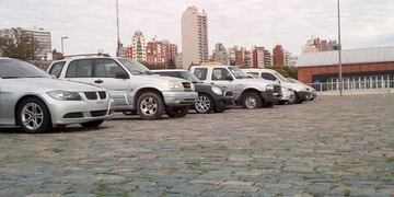 Los vehículos fueron estacionados cerca de la entrada al galpón 17\u002E (@joreduperez)