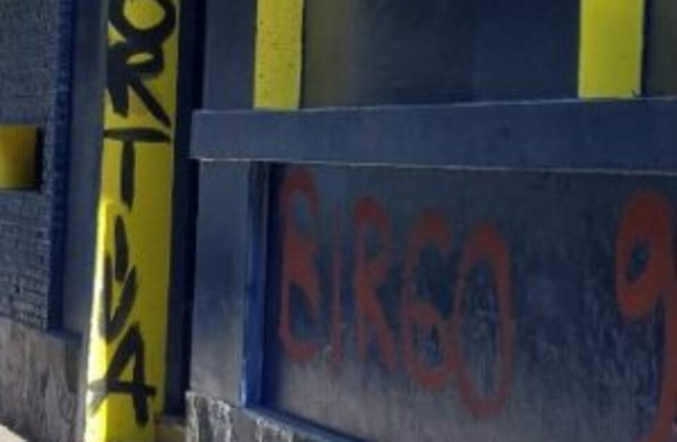 El presidente de Rosario Central teme que haya una "reacción" de los hinchas por las pintadas