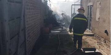 Fuerte susto por un incendio donde explotaron varias garrafas