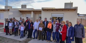 Entregan casas nuevas a familias afectadas por fisuras en sus viviendas