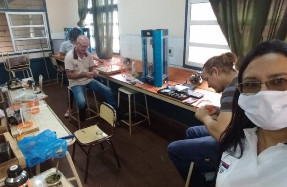 Escuela Técnica de Puerto Piray fabrica máscaras sanitarias para el personal de salud y seguridad