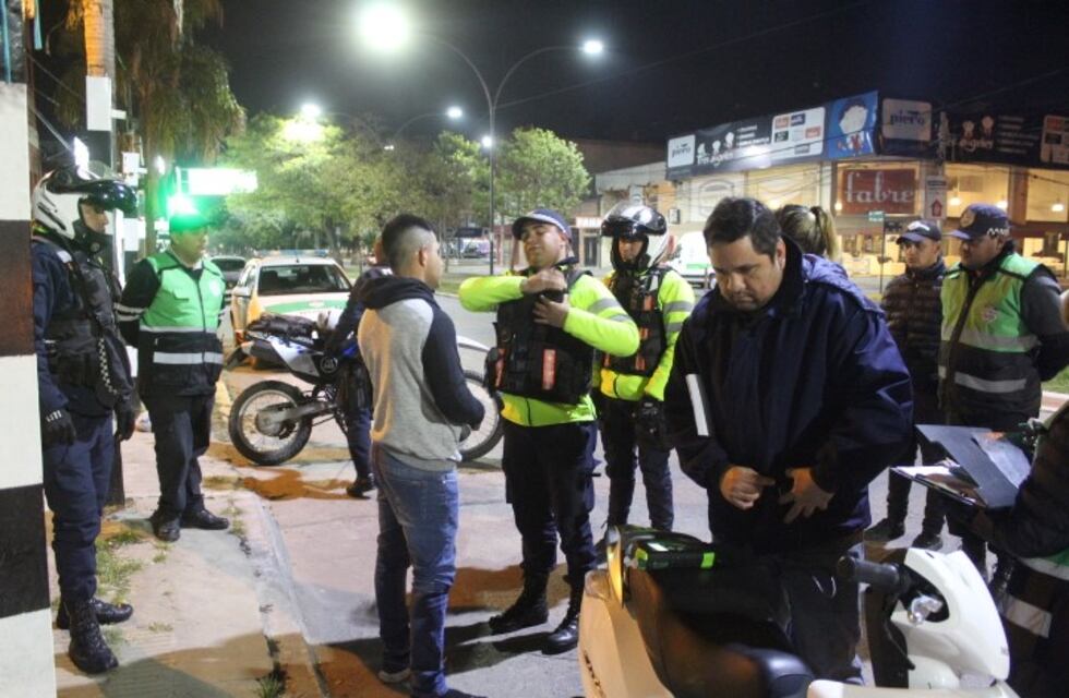 Motociclista amenazó a inspectores con un arma de fuego