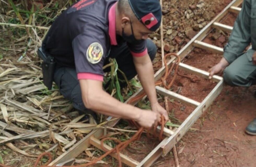 Rescataron a un hombre que cayó a un pozo de 15 metros en Garupá
