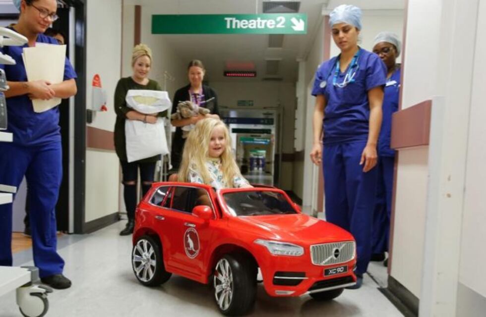 En un hospital cambiaron las sillas de ruedas por autos eléctricos