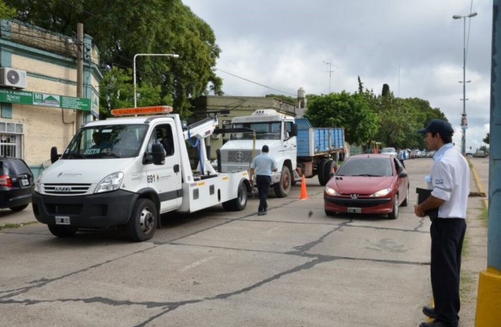 Un remisero trucho se metió en el Depósito Municipal de Paraná y sacó sin permiso su auto retenido