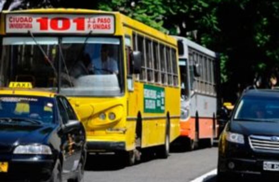 Colectivos modifican su recorrido por las obras en la zona del Teatro El Círculo