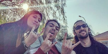 Daniel Miranda junto a sus amigos\u002E