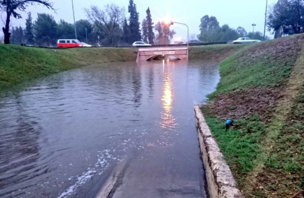 Otra vez el túnel del shopping quedó bajo el agua