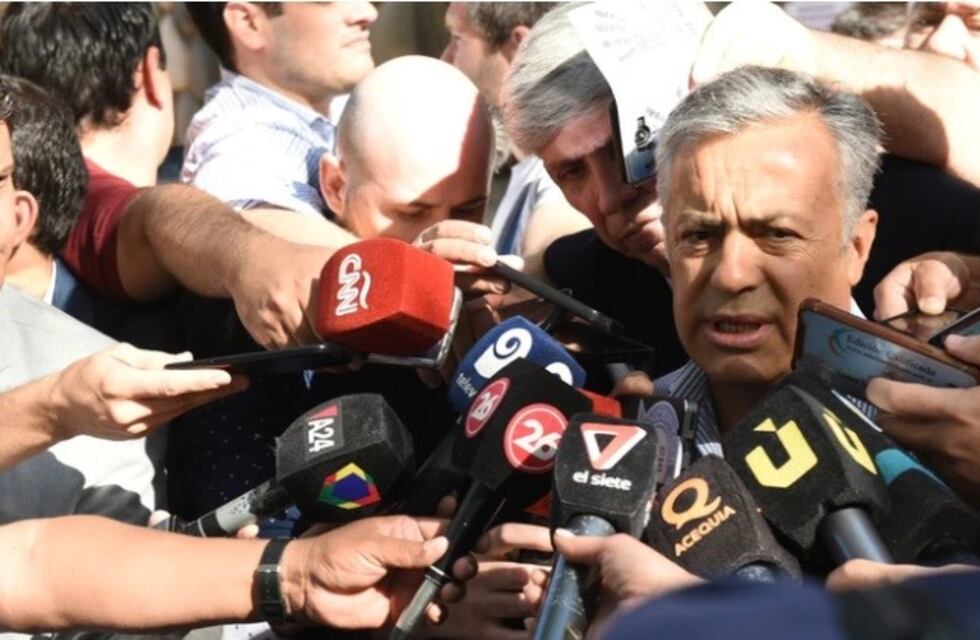 El exabrupto de Alfredo Cornejo al cruzarse con un periodista: "Andate a la m..."