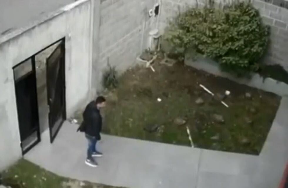 Ladrones entraron a una casa de Ituzaingó, ataron y golpearon a la familia y les robaron hasta el perro