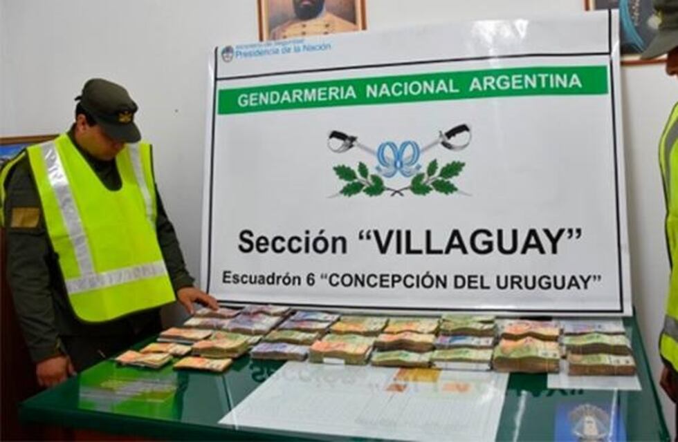 Gendarmería incautó más de un millón de pesos ocultos en una carga de tomates