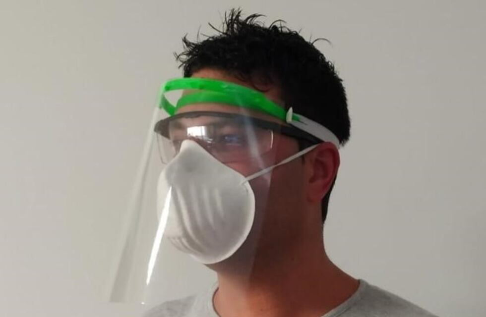 Los nicoleños fabrican mascarillas con impresoras 3D