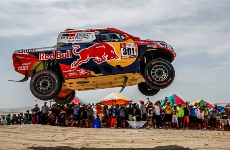Al-Attiyah voló en el inicio del Dakar
