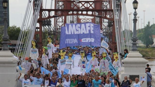 Columna de Amsafe en la Marcha Educativa Federal por la ciudad de Santa Fe.