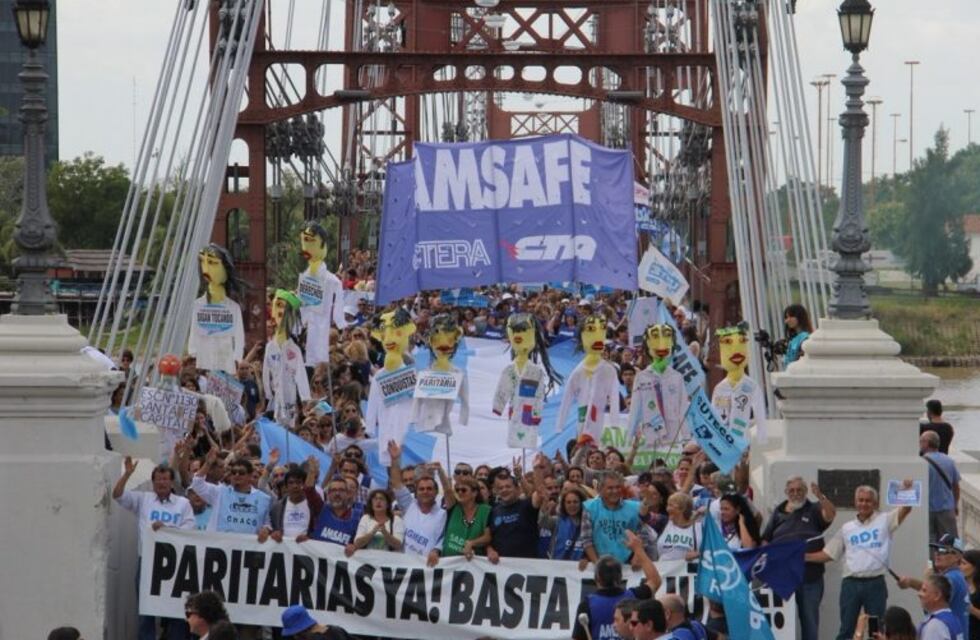 La Provincia ofreció 25% a los docentes y los gremios evaluarán la propuesta en asamblea