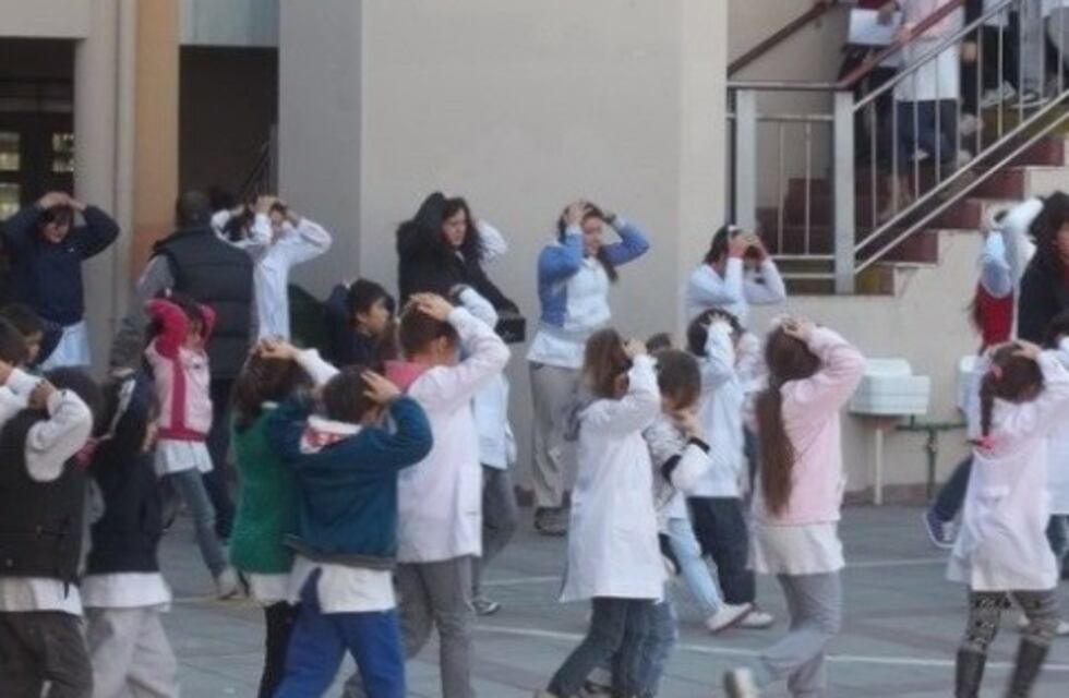 Harán simulacros de sismos en todas las escuelas