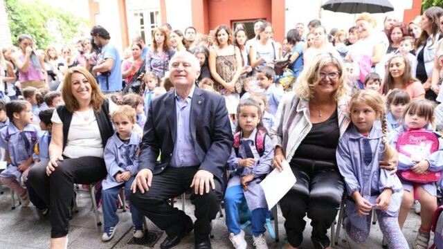 El gobernador de Santa Fe, Miguel Lifschitz, inauguru00f3 el ciclo lectivo junto a la intendenta Mu00f3nica Fein y la ministra de Educaciu00f3n, Claudia Balaguu00e9.