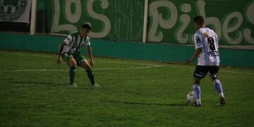 Nano Martínez o Julio Illanes por la derecha, una de las dudas que no despejó el DT\u002E Pero sería el mismo once\u002E