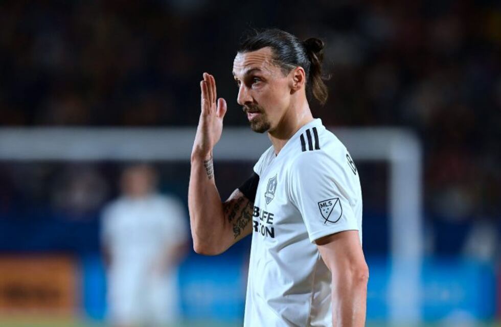Zlatan Ibrahimovic le pegó una cachetada a un rival y se fue expulsado