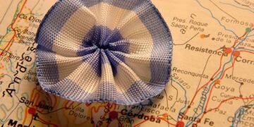 Hoy se celebra el Día de la Escarapela: por qué los colores, la fecha y cuándo se estrenó