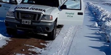 Médicos rionegrinos asistieron a una mujer embarazada que estaba varada por la nieve