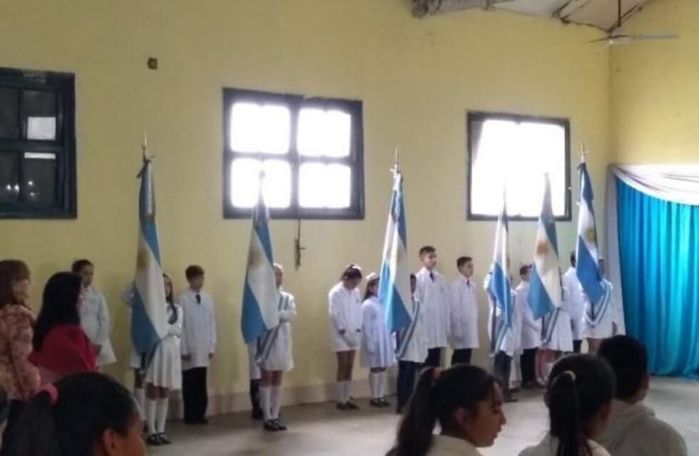 Escuela incendiada cumplió 100 años