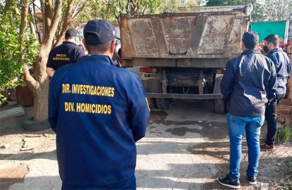 Detuvieron a un empleado con drogas, armas y dinero en un camión del municipio