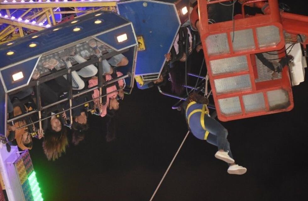 Después de cuatro horas rescataron a las 36 personas atrapadas en el "Martillo"