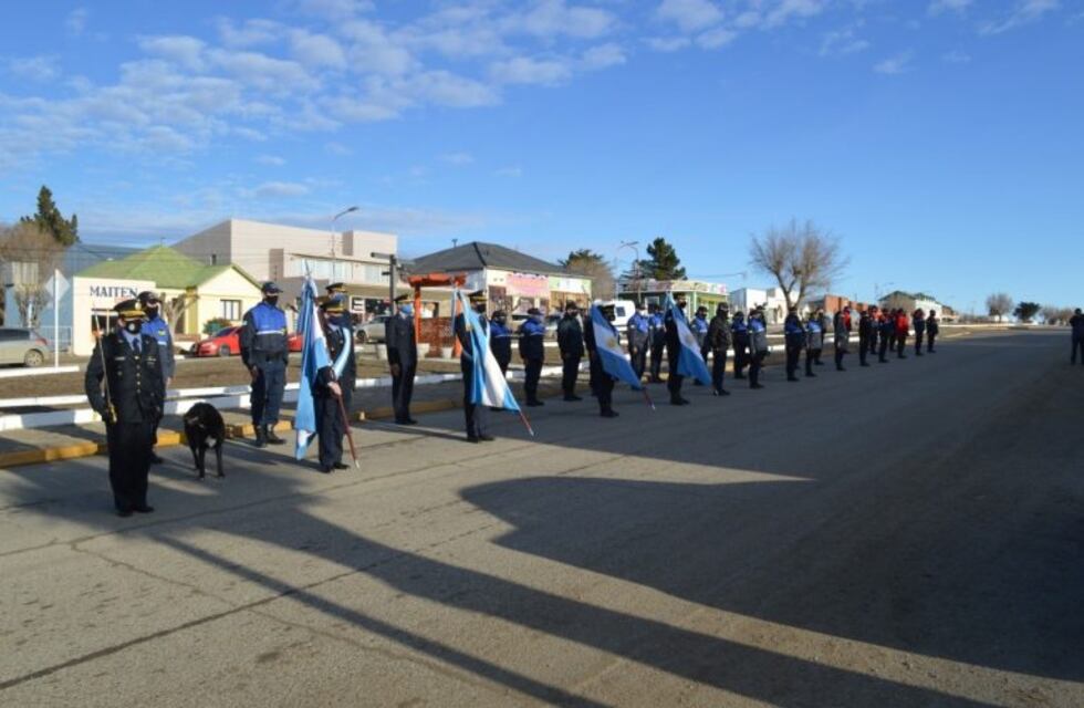 Emotivo homenaje en honor al Comisario Inspector Félix Hinostroza