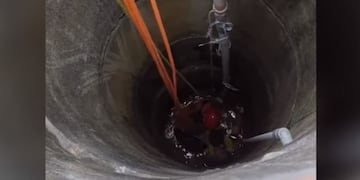 Una familia cayó a un pozo de agua mientras se sacaba una selfie\u002E (Captura)