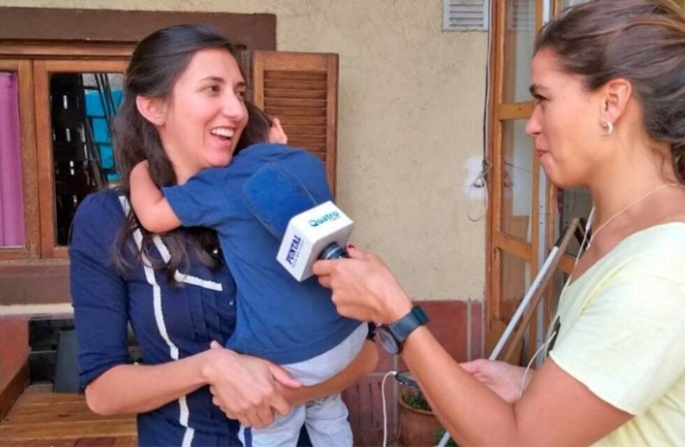 Su bebé convulsionaba y, por teléfono, un policía la guió para salvarle la vida