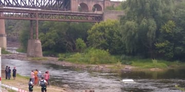 Despeñaderos: le falló el freno de mano y terminó en el río