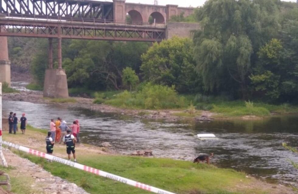 Despeñaderos: le falló el freno de mano y terminó en el río