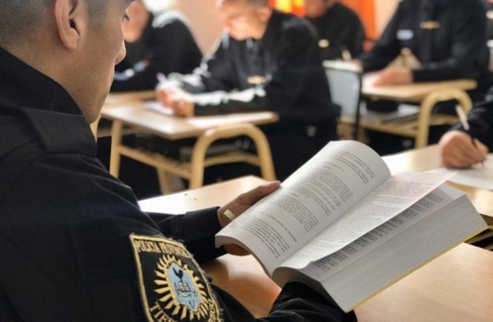 Lanzan un programa de capacitación para estudiantes de la Escuela de Policía