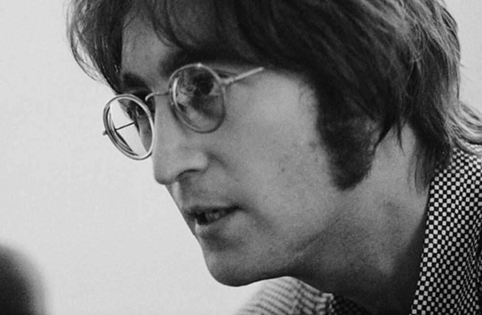 Lanzarán una colección de lujo con clásicos de John Lennon para celebrar los 80 años de su nacimiento