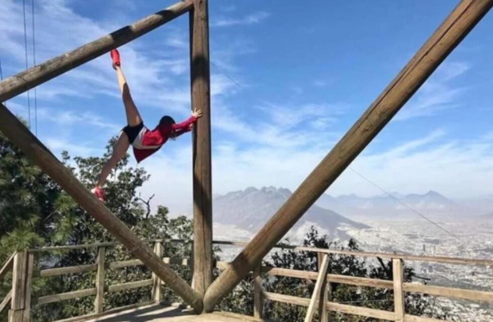 Hacía una postura de yoga arriesgada, cayó del octavo piso de un edificio y se rompió más de 100 huesos