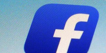 Venden en Internet mensajes privados de 80 mil usuarios de Facebook