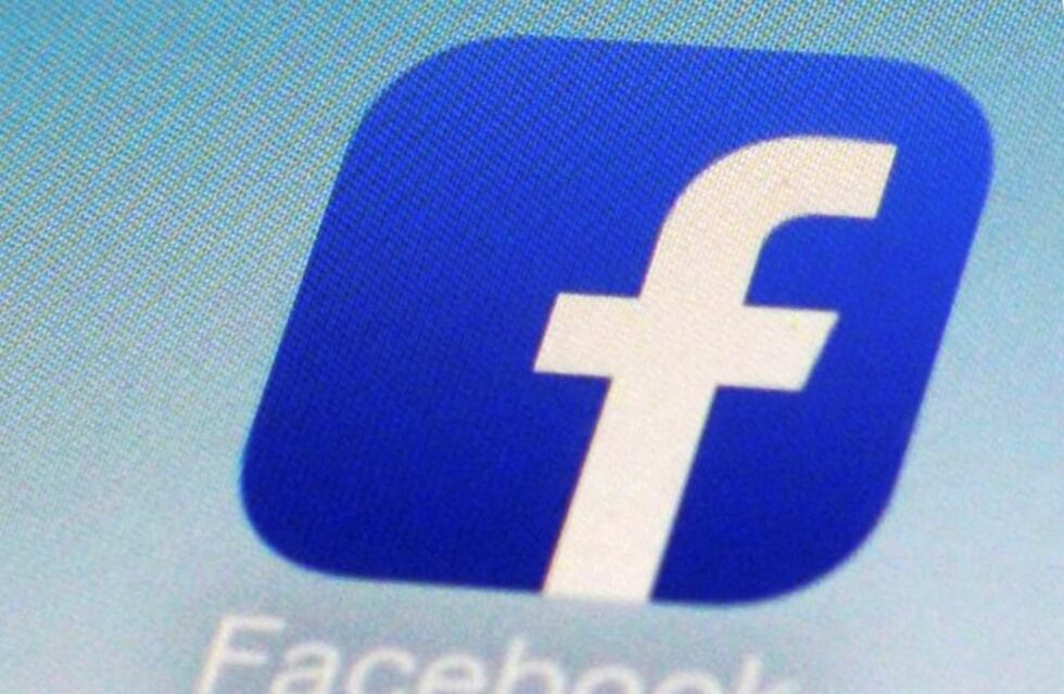 Venden en Internet mensajes privados de 80 mil usuarios de Facebook