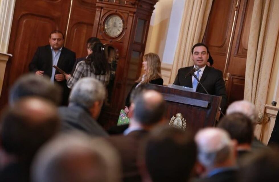 Valdés anunció compensaciones para los municipios: "Necesitamos de todos para hacer grande a Corrientes"