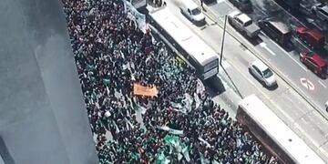 abrazo simbólico al ministerio de salud