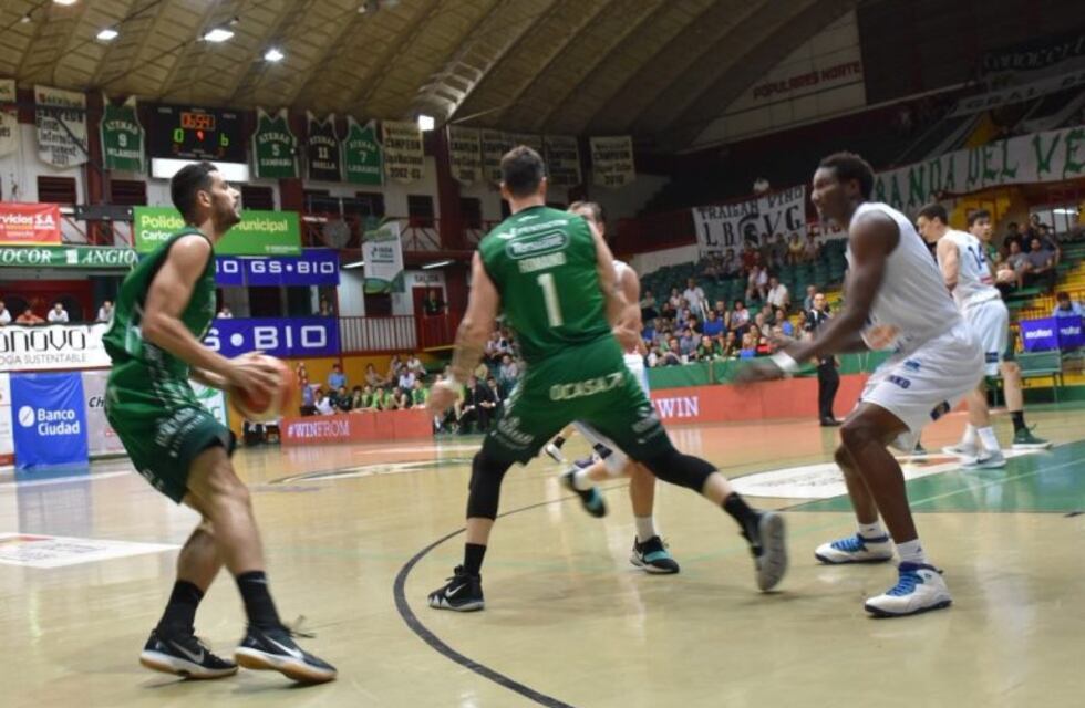 Atenas tampoco pudo y no habrá cordobeses en cuartos del Súper 20