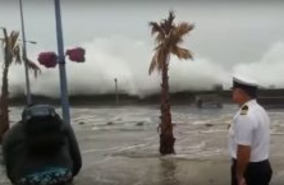 Chile: una fuerte marejada causa destrozos en la costa