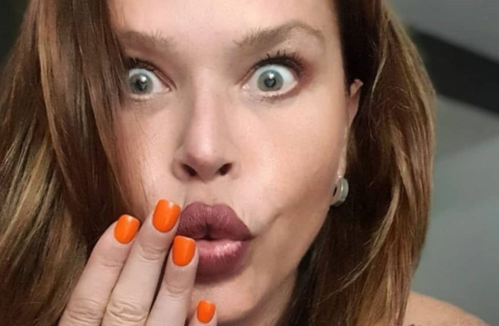 La foto de Nazarena Vélez al límite de la censura en un hotel: "Esperando al Bocha"