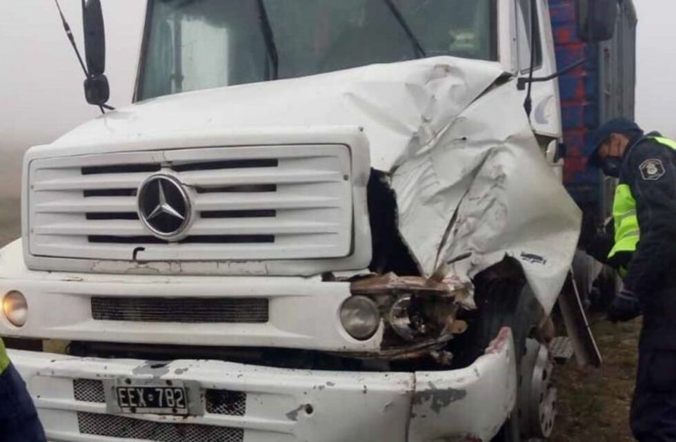 Dos camiones chocaron en la Ruta 33