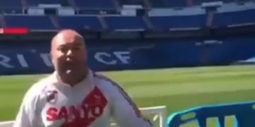 Un hincha de River recreó el gol del Pity Martínez en pleno tour en el Santiago Bernabéu\u002E (Captura)