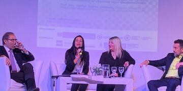 Gobernadora Rosana Bertone